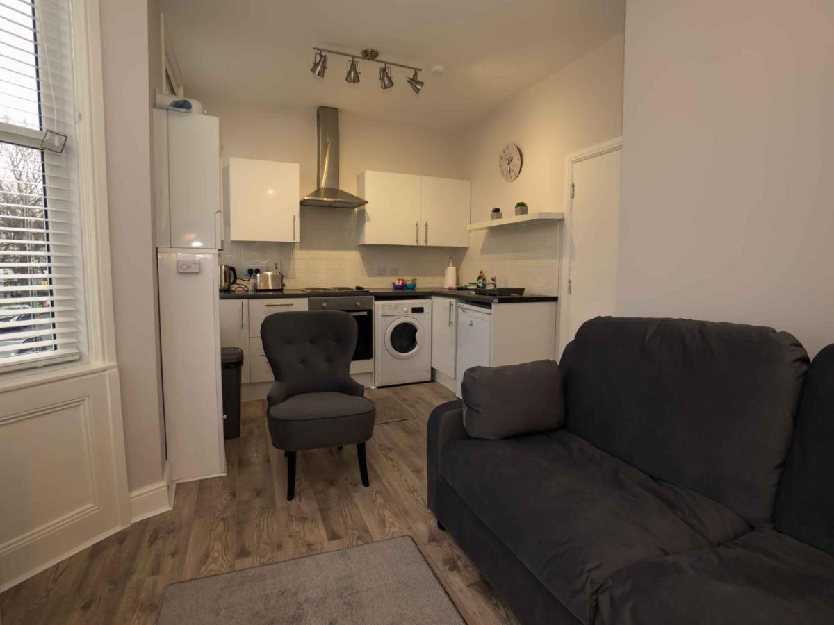 Pass The Keys Newly Renovated 2 Bedroom Apartment And Free Parking Скарборо Екстер'єр фото