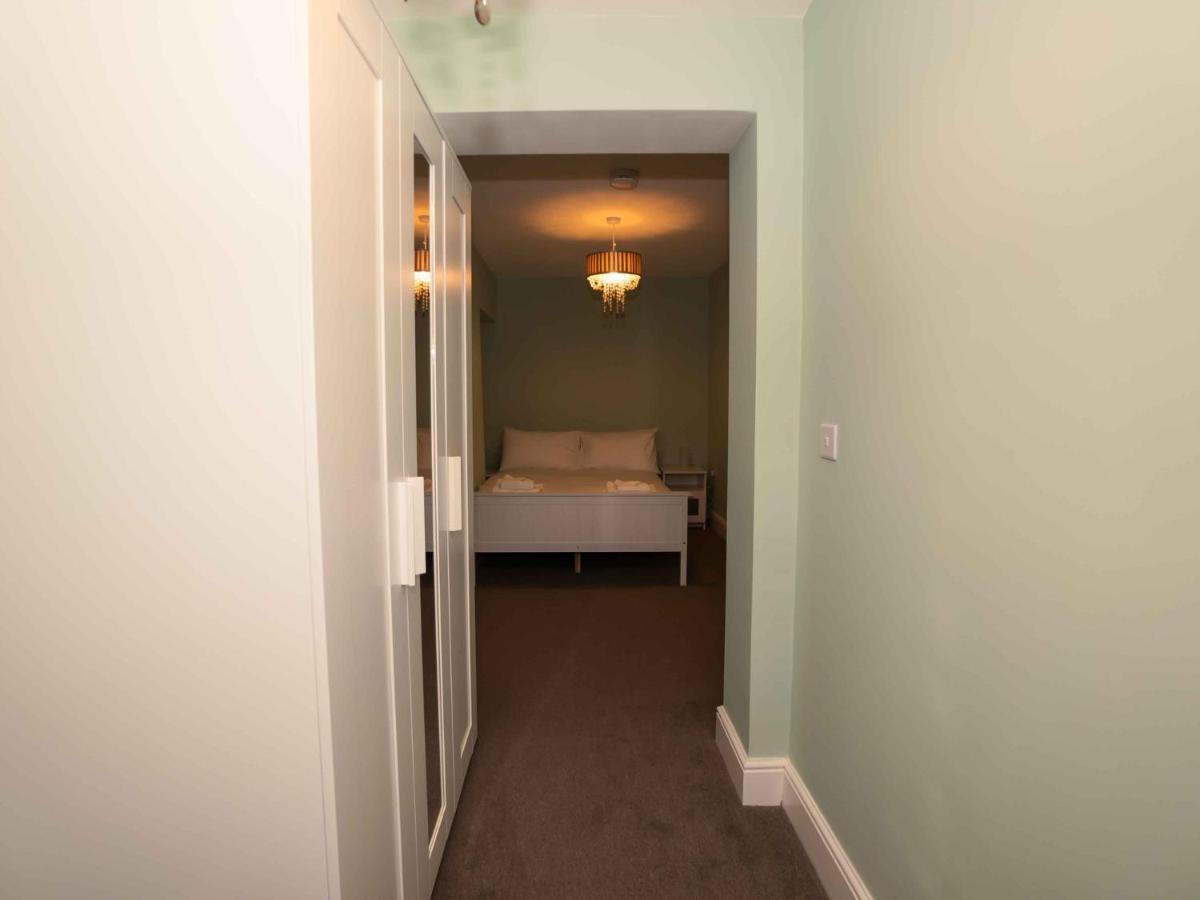 Pass The Keys Newly Renovated 2 Bedroom Apartment And Free Parking Скарборо Екстер'єр фото